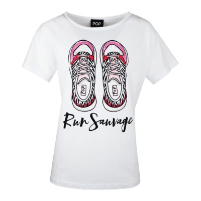Verysimple • wit t-shirt met sneakers