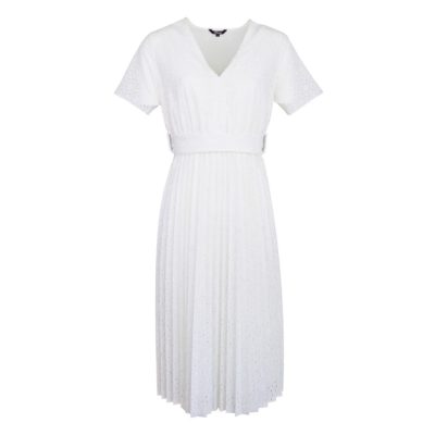 Princess goes Hollywood • broderie jurk in wit
